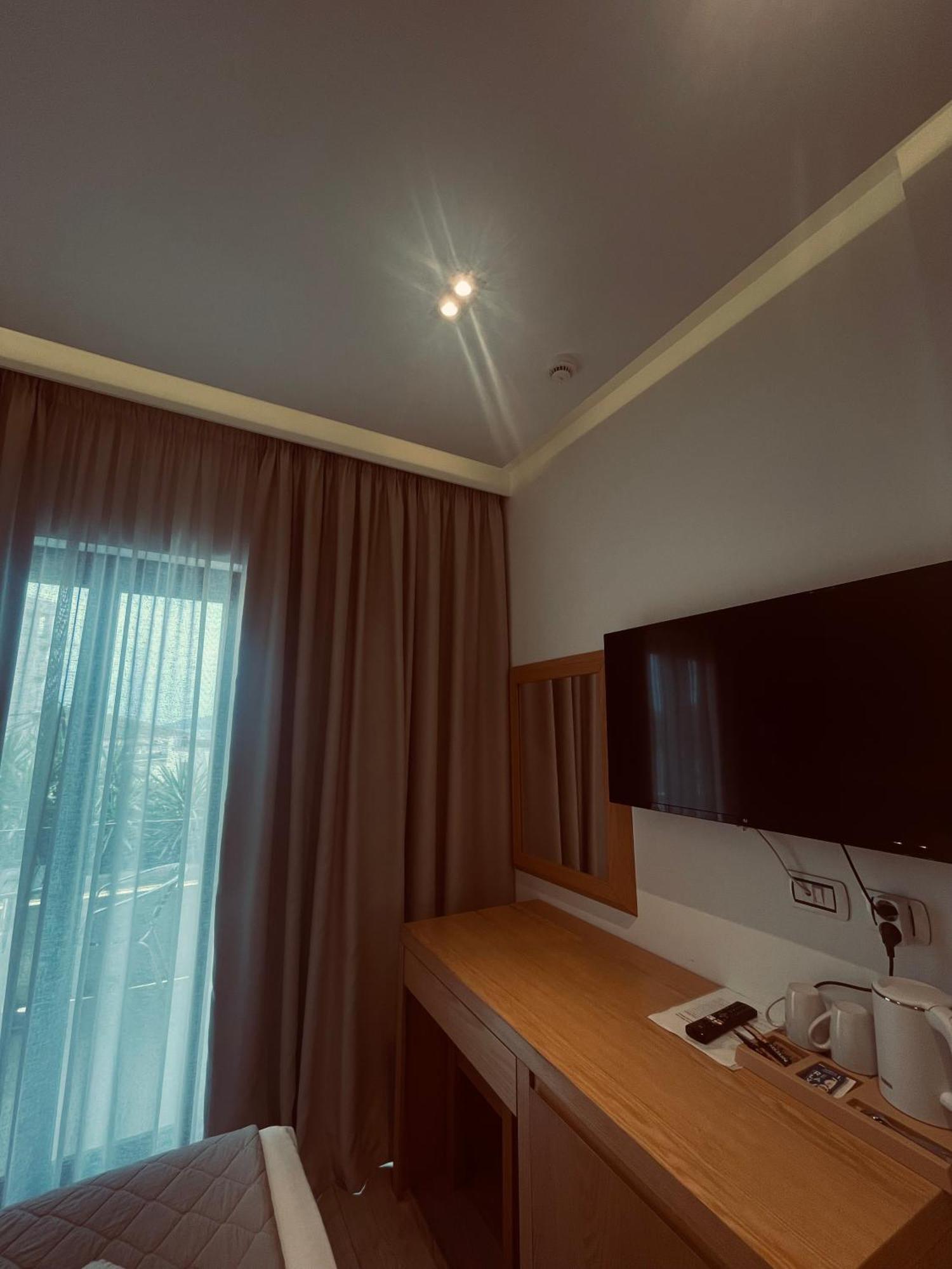 Hotel Sole Саранда Екстер'єр фото